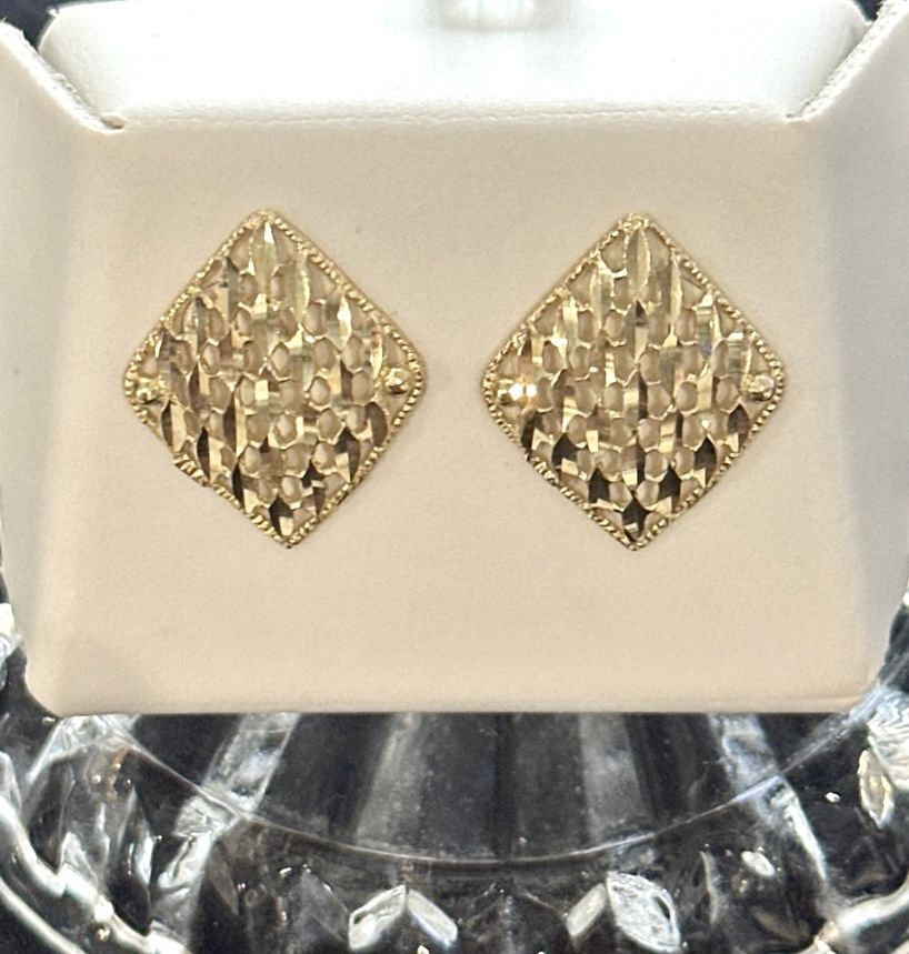 14K Yellow Gold Diamond Shape Earrings - New!