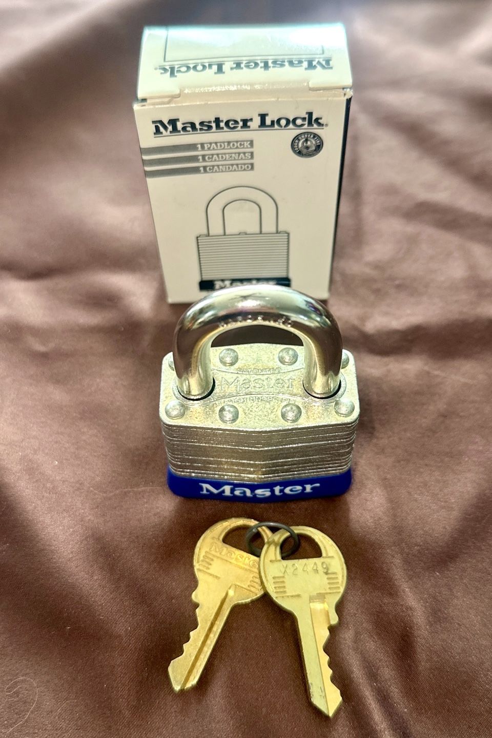 Master Lock Padlock Commercial Grade w/ 2 Keys - Model 1A375