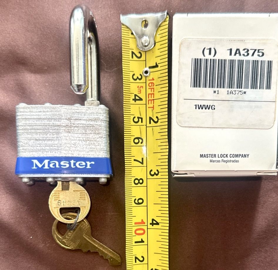 Master Lock Padlock Commercial Grade w/ 2 Keys - Model 1A375 - photo 3