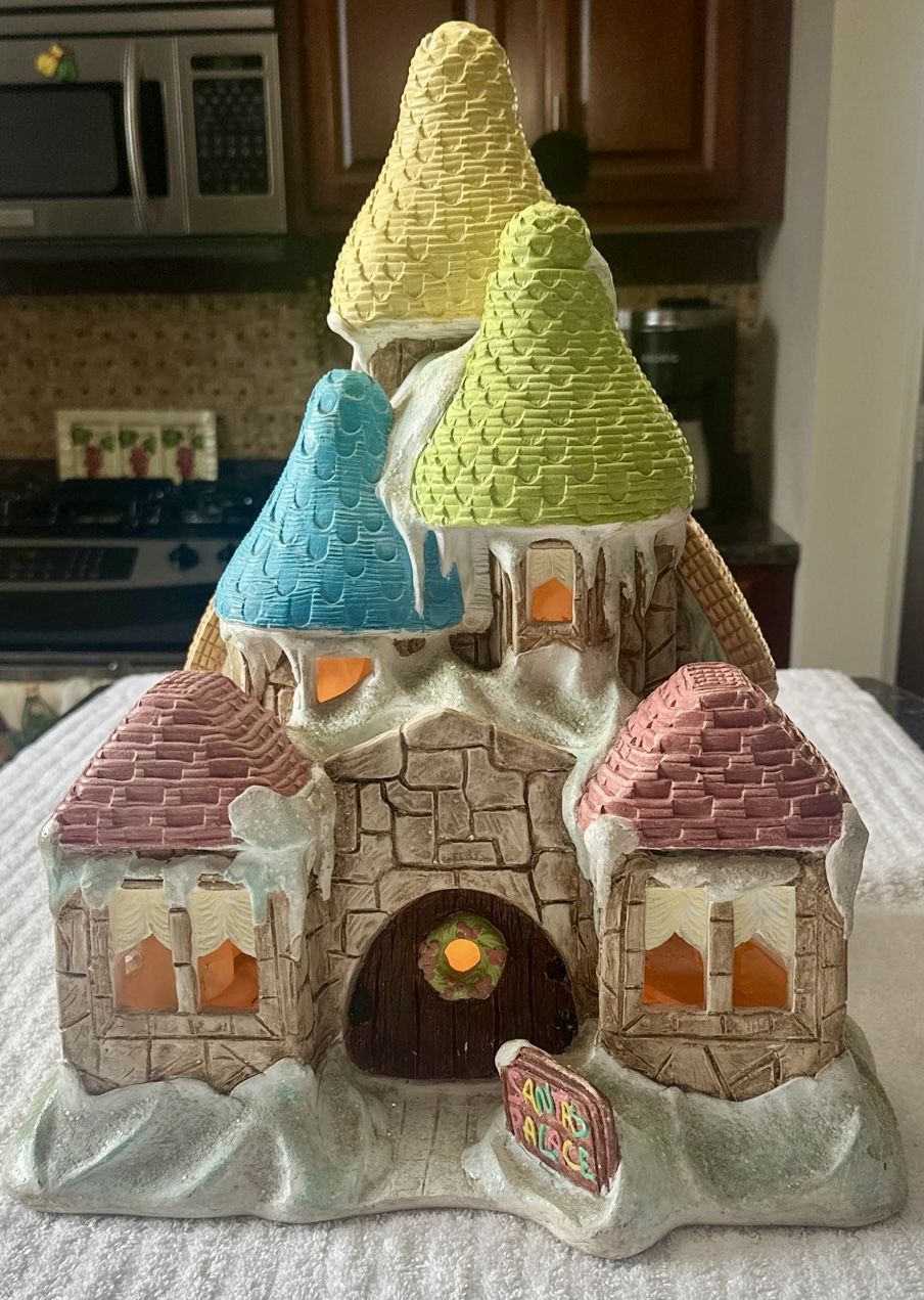 Vintage 1981 Large Santa's Palace Collectible #2589