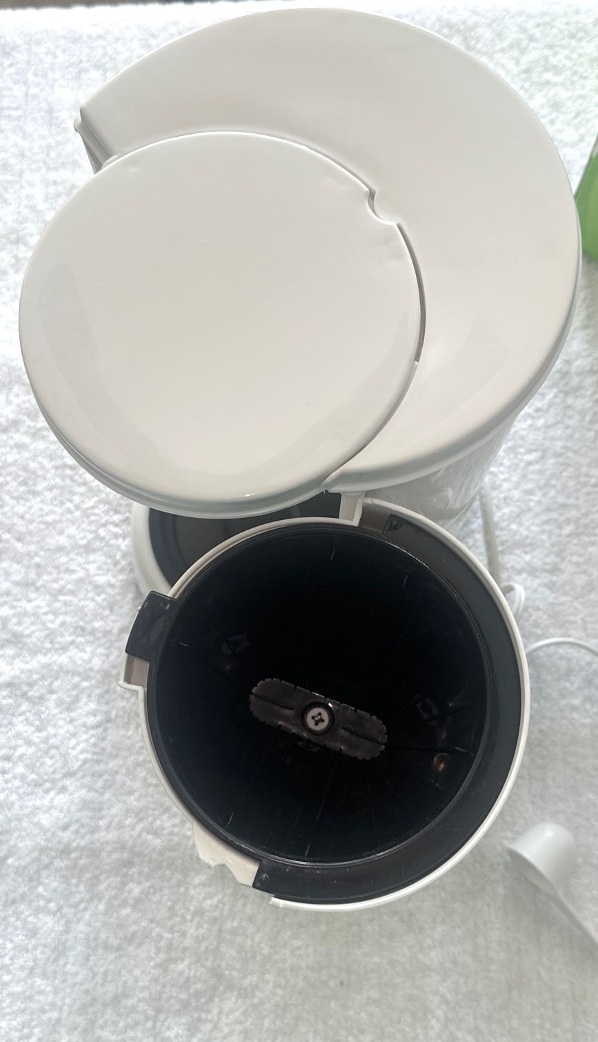 Toastmaster 10 Cup Coffee Maker - White, New in Box (No Carafe) - photo 5