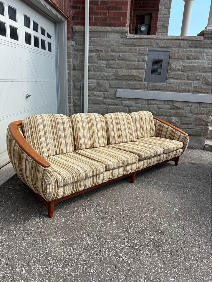 Coach is ready for reupholstering - photo 2
