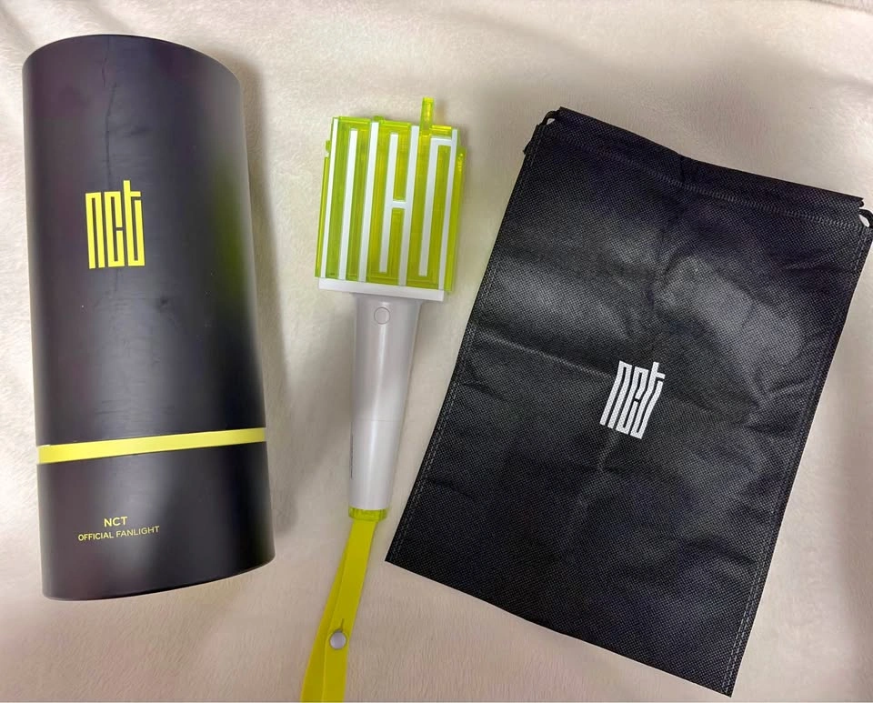 NCT Official lightstick V1 with Lucas pc