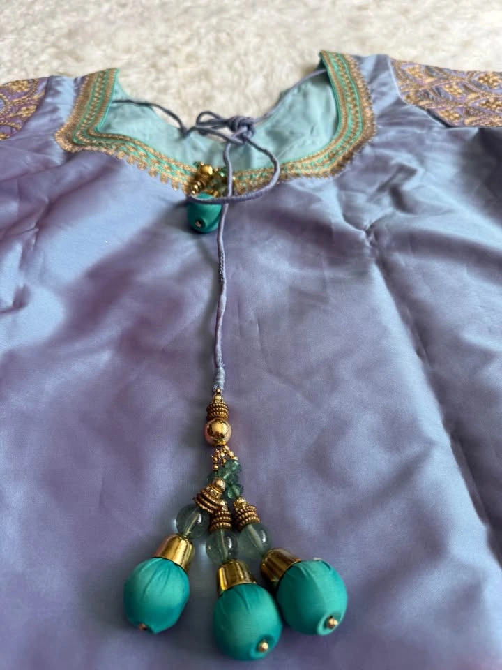 Brand new silk lengha with detailed embroidery - photo 3