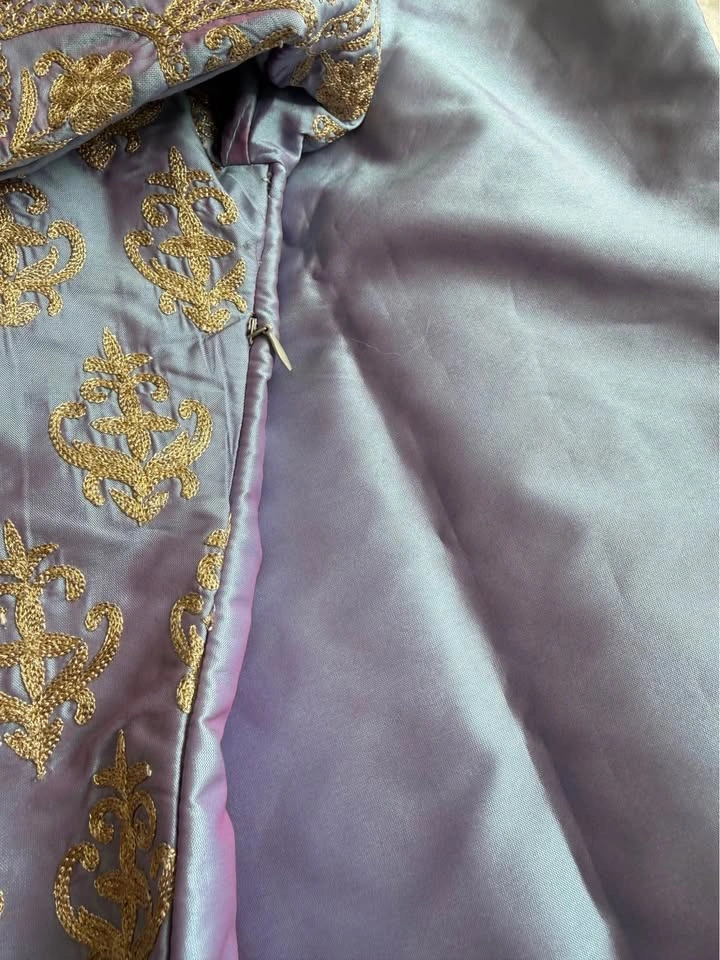 Brand new silk lengha with detailed embroidery - photo 5