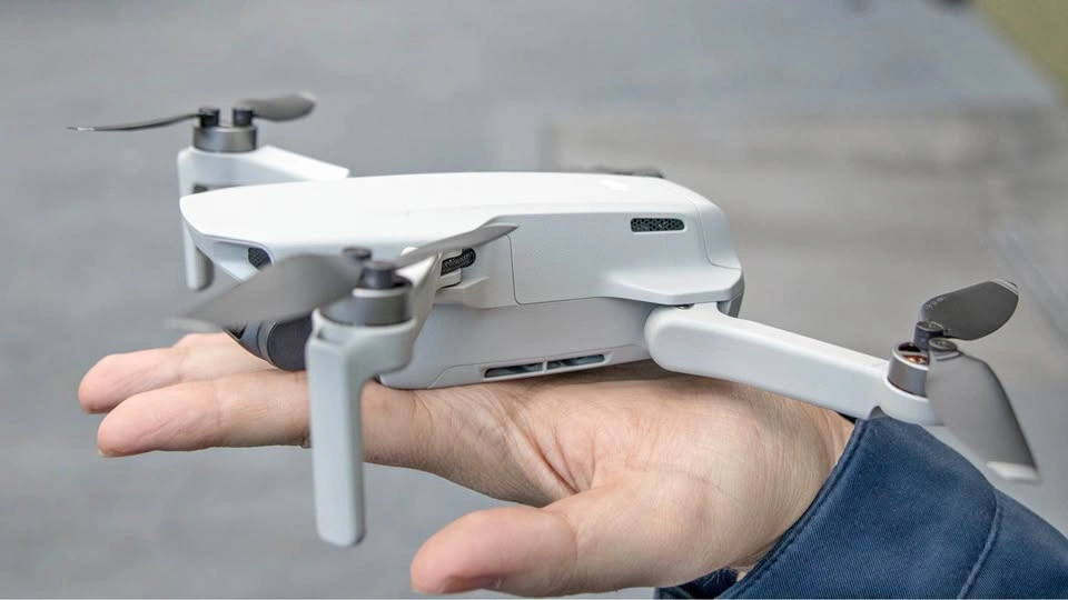 DJI Mini 2 Ultralight 4K Drone Fly More Bundle