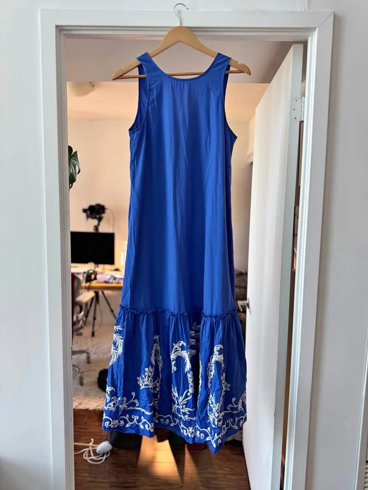 H&M’s long blue Palm Tree dress thumbnail
