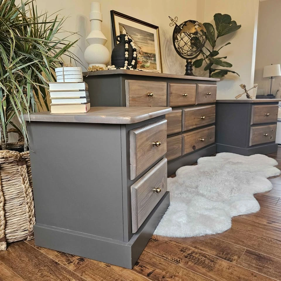 Refinished Solid Wood Dresser & 2 Nightstands Set - photo 2