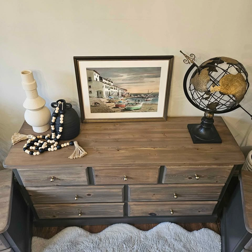 Refinished Solid Wood Dresser & 2 Nightstands Set - photo 3