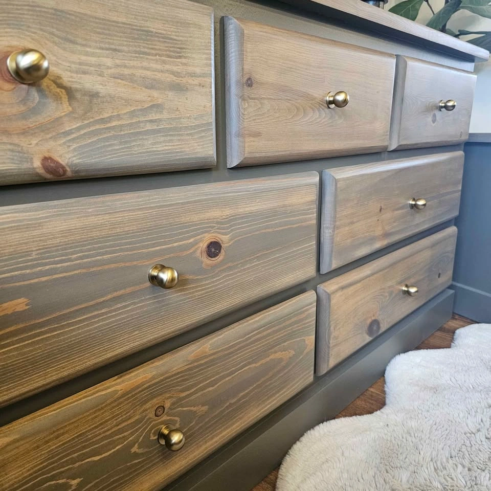 Refinished Solid Wood Dresser & 2 Nightstands Set - photo 4
