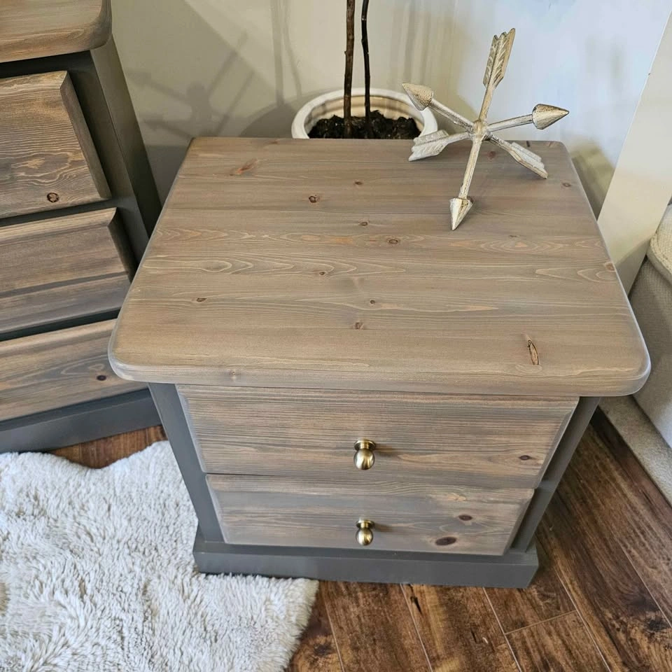 Refinished Solid Wood Dresser & 2 Nightstands Set - photo 5