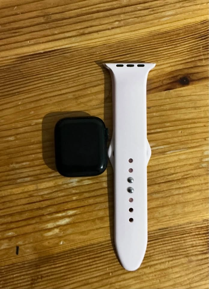 Apple Watch Series 7 41mm (90%) Battery life. - photo 2