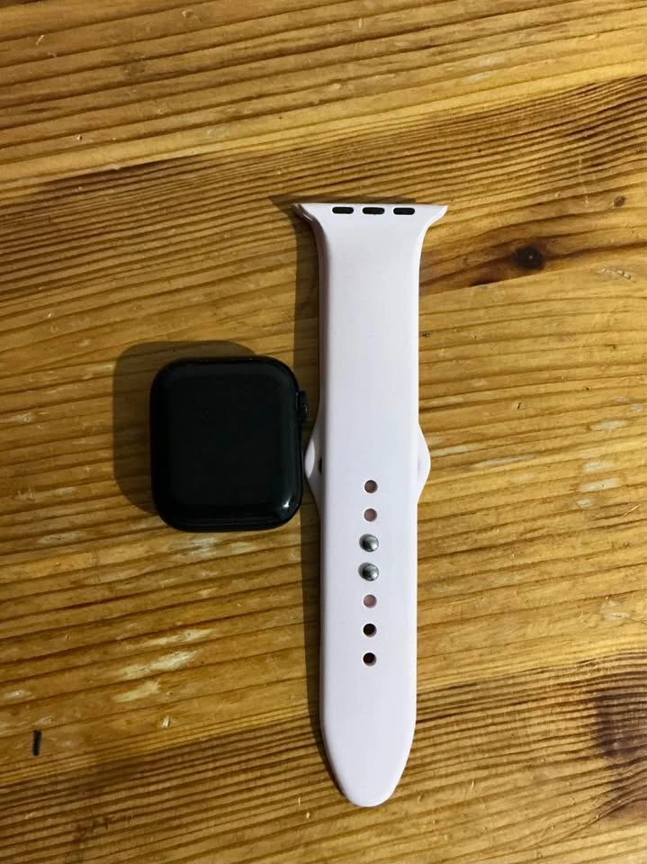 Apple Watch Series 7 41mm (90%) Battery life. - photo 4