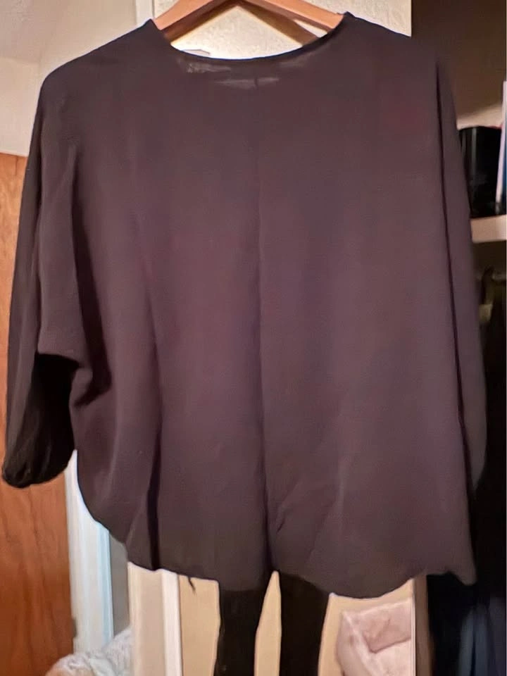 Black loose flowy women’s top - photo 4