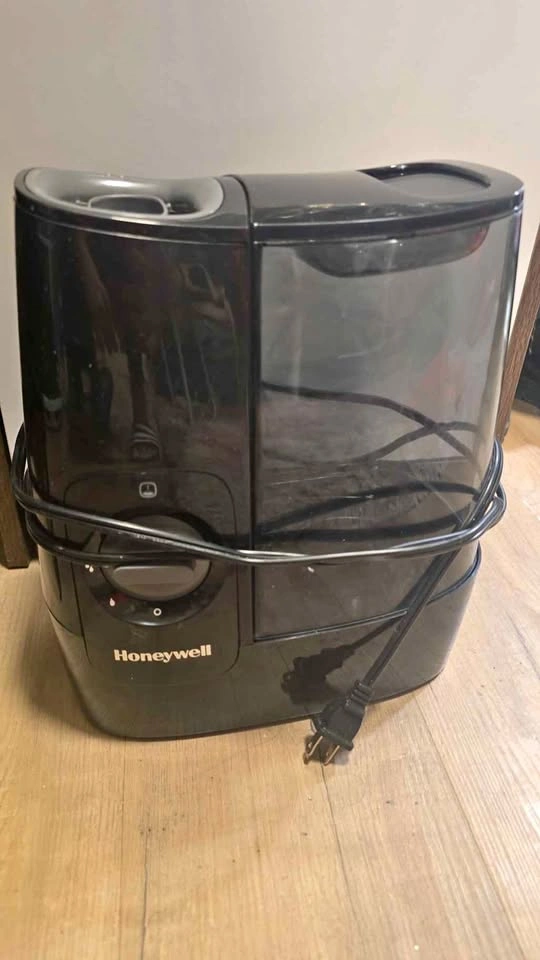 Honeywell Filter-Free Warm Mist Humidifier (HWM845)