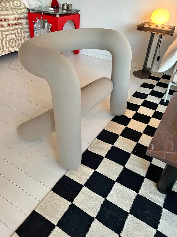 Extra Bold armchair