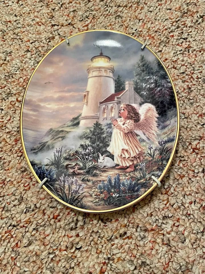 An Angels Light Bradford Decorative Plate Gold Trim 1998