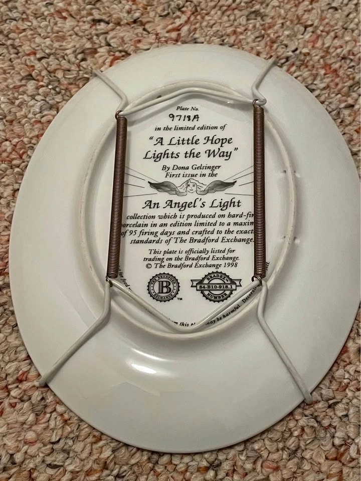 An Angels Light Bradford Decorative Plate Gold Trim 1998 - photo 2