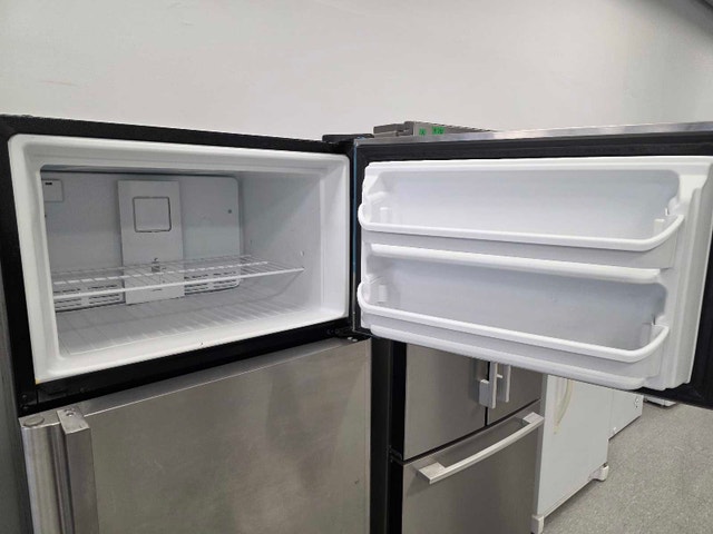 Frigidaire 18 cu ft Top Freezer Fridge – $485 - photo 2