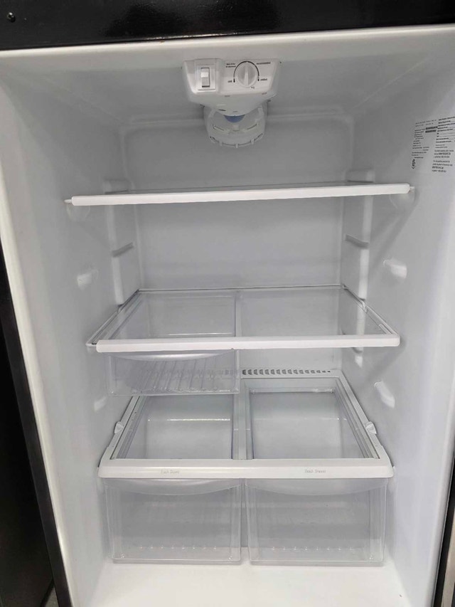 Frigidaire 18 cu ft Top Freezer Fridge – $485 - photo 5