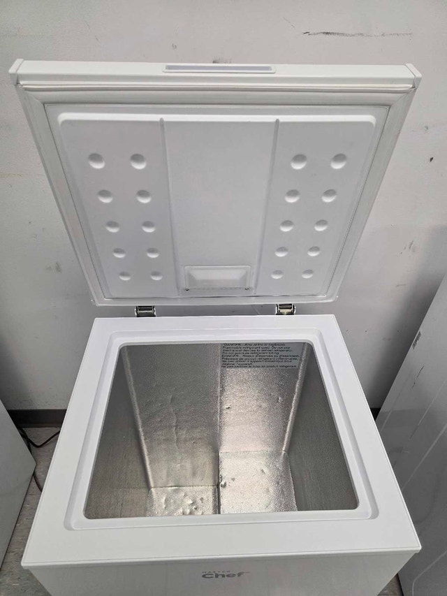 Master Chef 3.5 cu ft Chest Freezer - photo 2