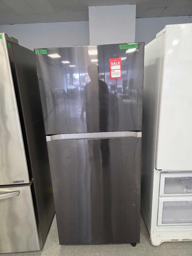 Samsung 18 cu ft Top Freezer Fridge $565 | Delivery Available