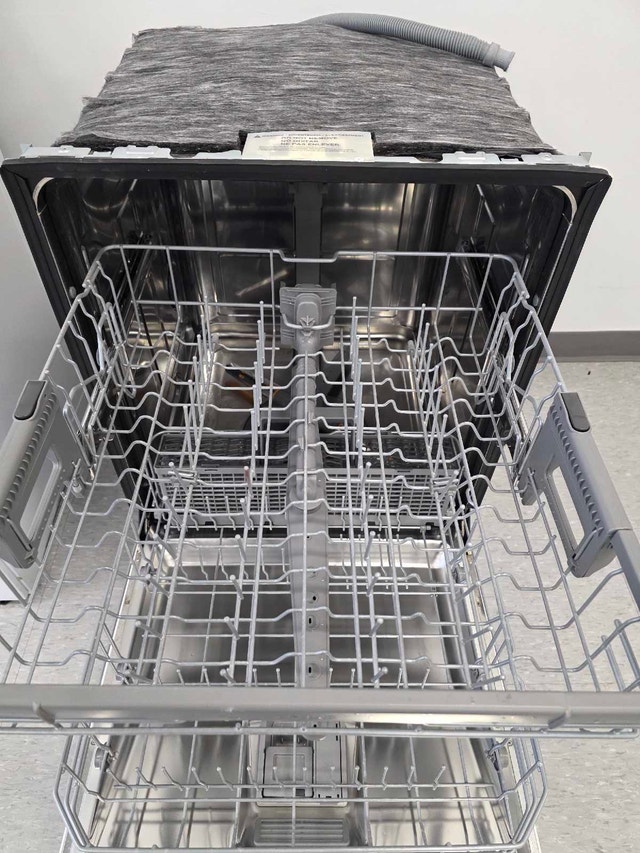 LG Front Control Dishwasher with QuadWash (LDF5545WW) - photo 5