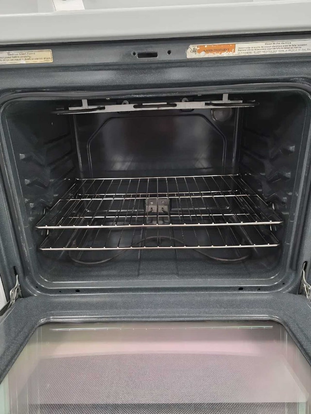 Whirlpool Electric Range – Clean – 3 Month Warranty - photo 5