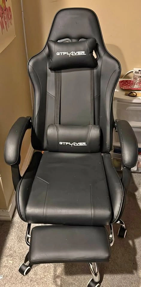 Gaming chair in excellent condition 🎮