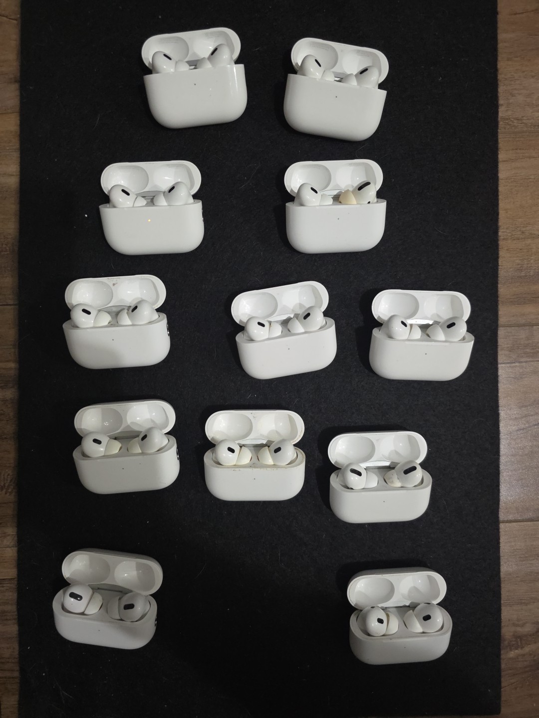 Apple AirPods Pro 1st Gen Bluetooth Earbuds - photo 5