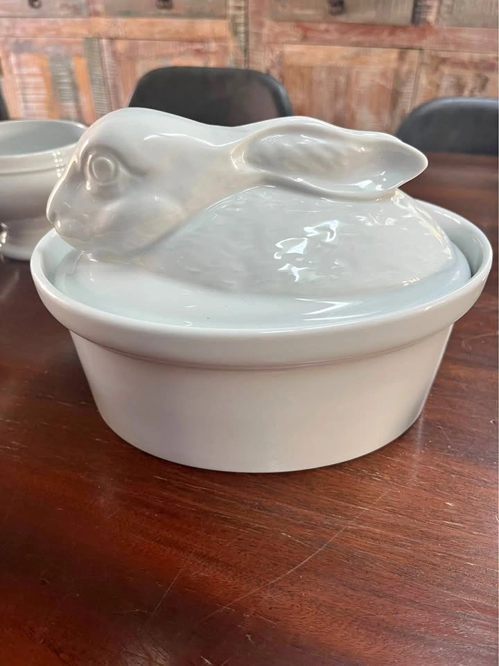 Bunny casserole dish