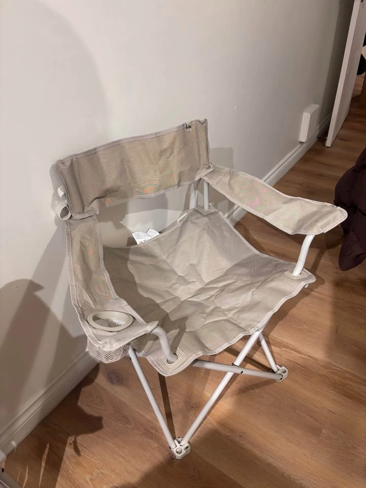 MOVING SALE – MUST GO BY APRIL 18: Pair of NEW Folding Chairs - photo 3