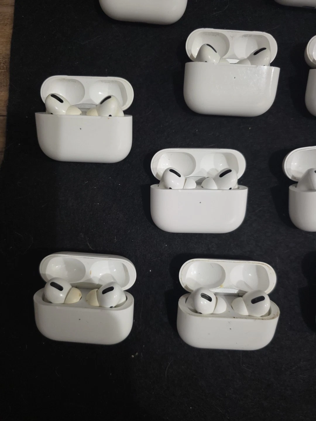 Apple AirPods Pro 2nd Gen w/ MagSafe Case (USB-C) - photo 2