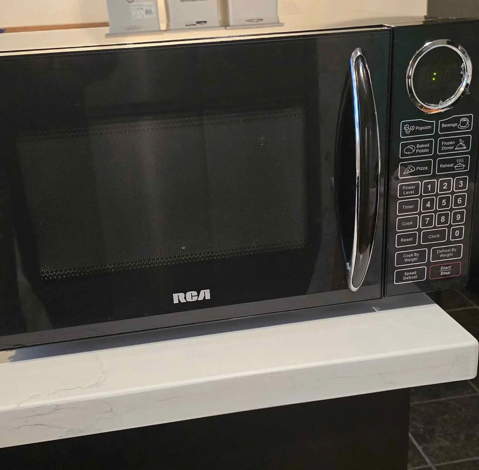 MICROWAVE OVEN - photo 2