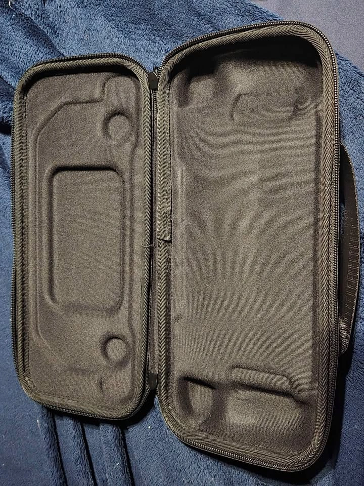 Official Steam Deck LCD Carrying Case - photo 2