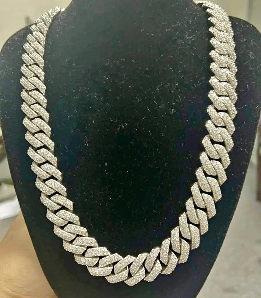 Iced Out Cuban Link Chain Necklace 18 Inch for Man