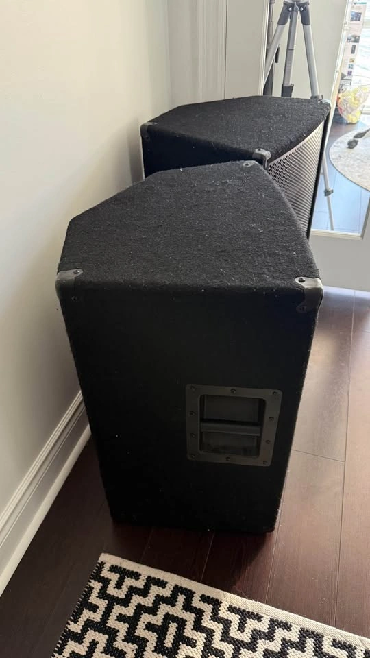 Yorkville YX15P 200W Powered PA Speakers + Stands - photo 4