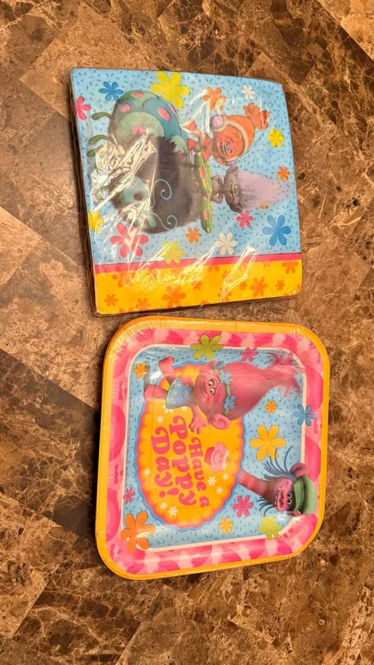 Trolls Party Plates and Napkins Set