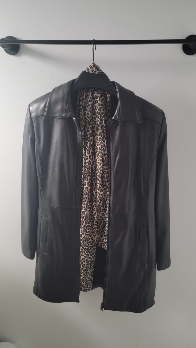 Authentic Danier Leather Jacket Women's Size XS (Fits Medium)