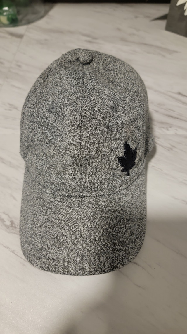 Kids youth hat in excellent condition