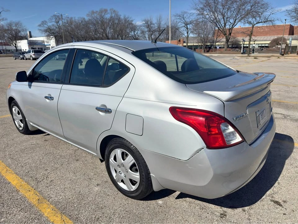2014 Nissan Versa SV Sedan 4D