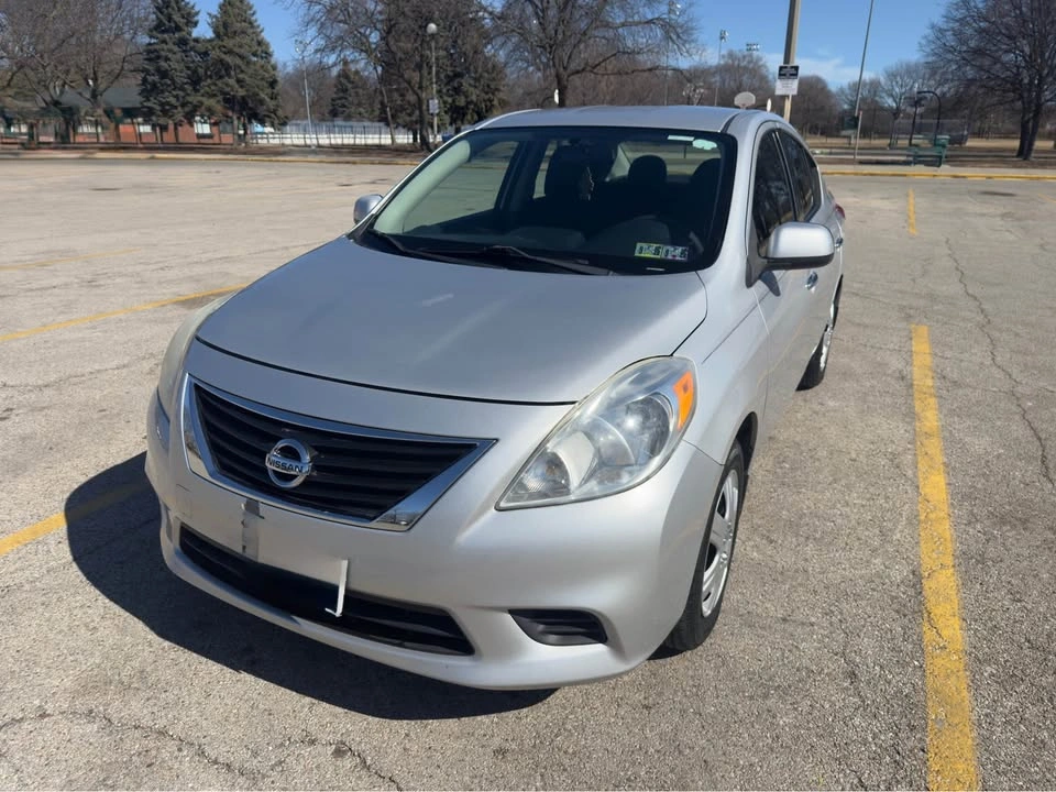 2014 Nissan Versa SV Sedan 4D - photo 4