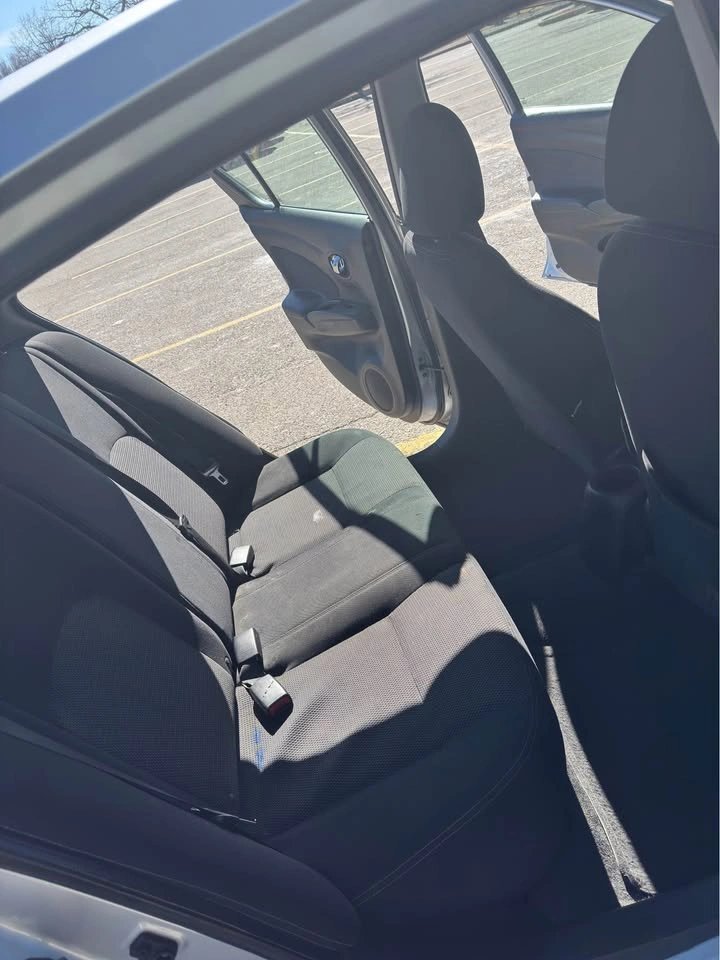 2014 Nissan Versa SV Sedan 4D - photo 5