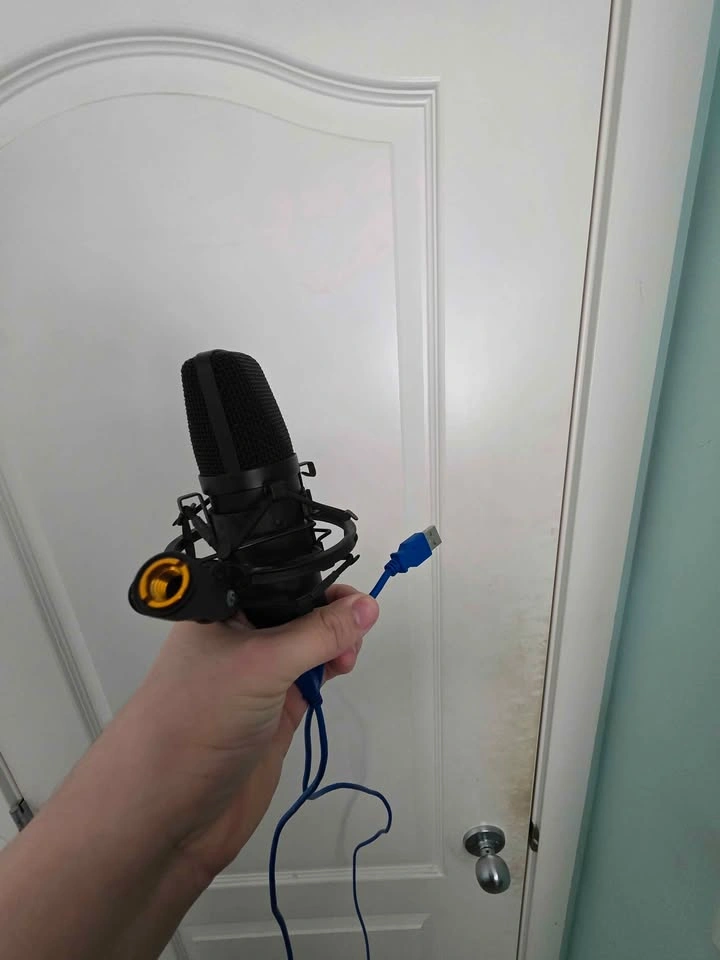 USB Microphone (Missing Boom Arm) - photo 2