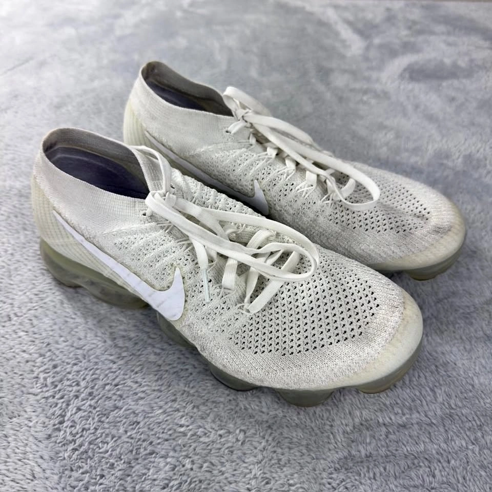 Nike Women's VaporMax Flyknit White - Size 8.5