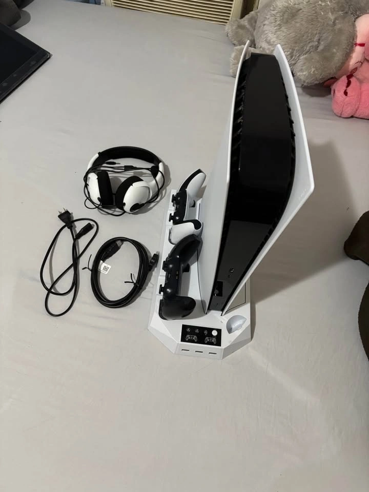 PS5 Digital Edition Console - photo 3