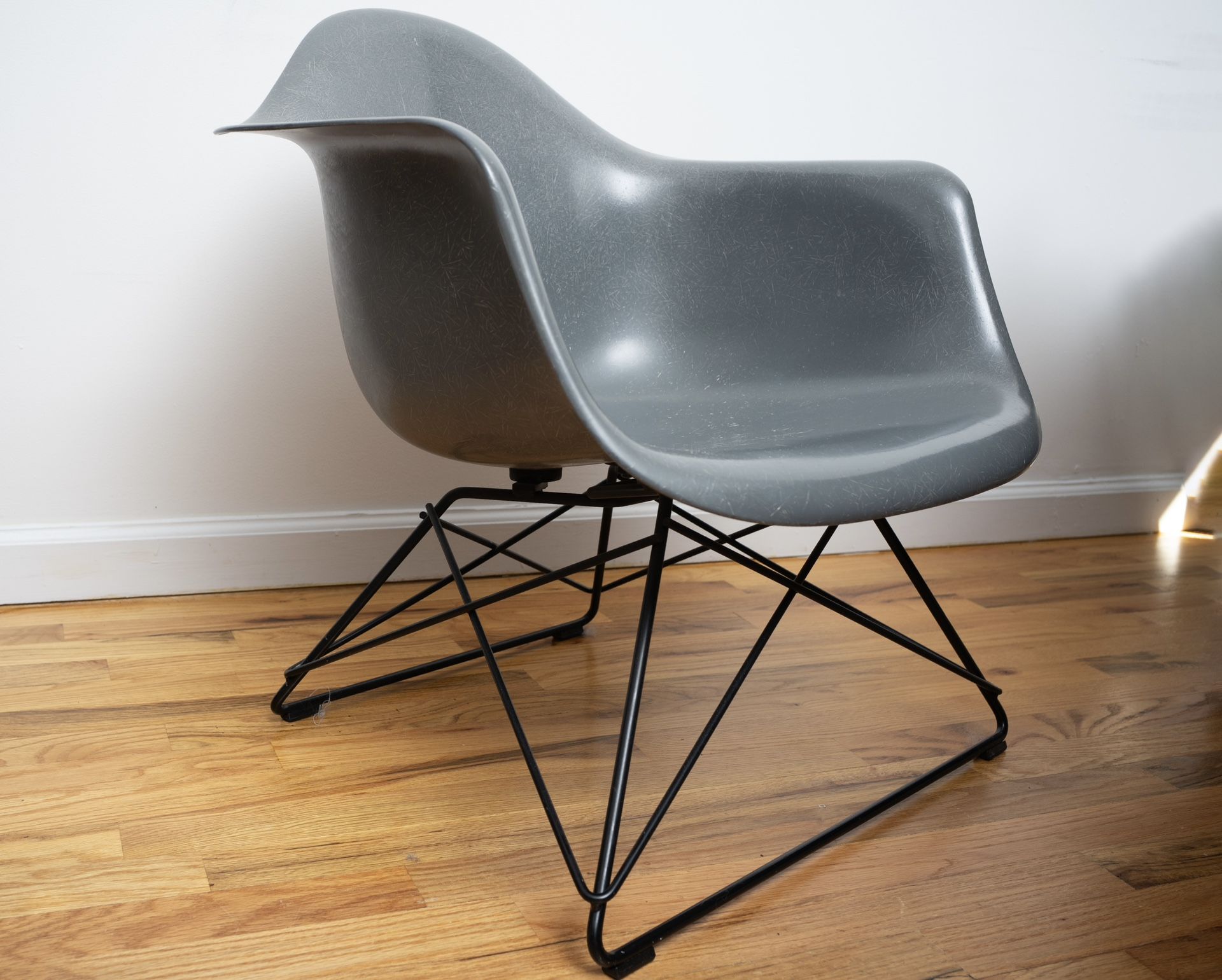 Eames Fiberglass LAR Chair