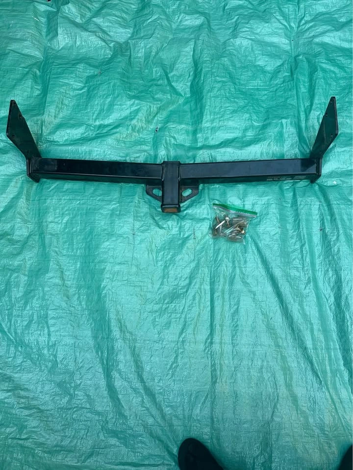 CURT 5000lb Universal Tow Hitch w/ Hardware(delivery available) - photo 2