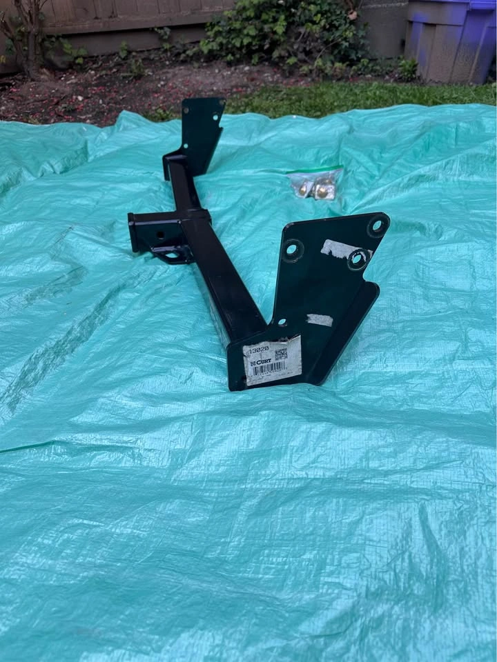 CURT 5000lb Universal Tow Hitch w/ Hardware(delivery available) - photo 4