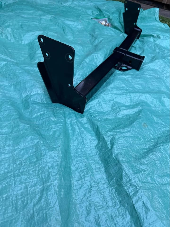 CURT 5000lb Universal Tow Hitch w/ Hardware(delivery available) - photo 5